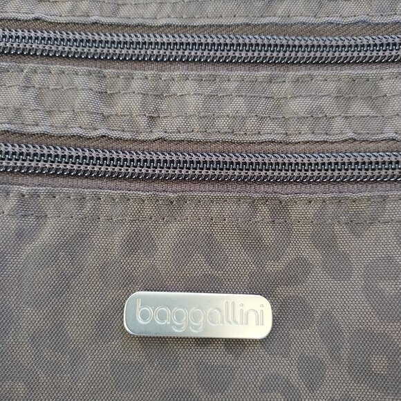 Baggallini Leopard Print Crossbody With Removable Coin Purse NWT - Picture 5 of 13